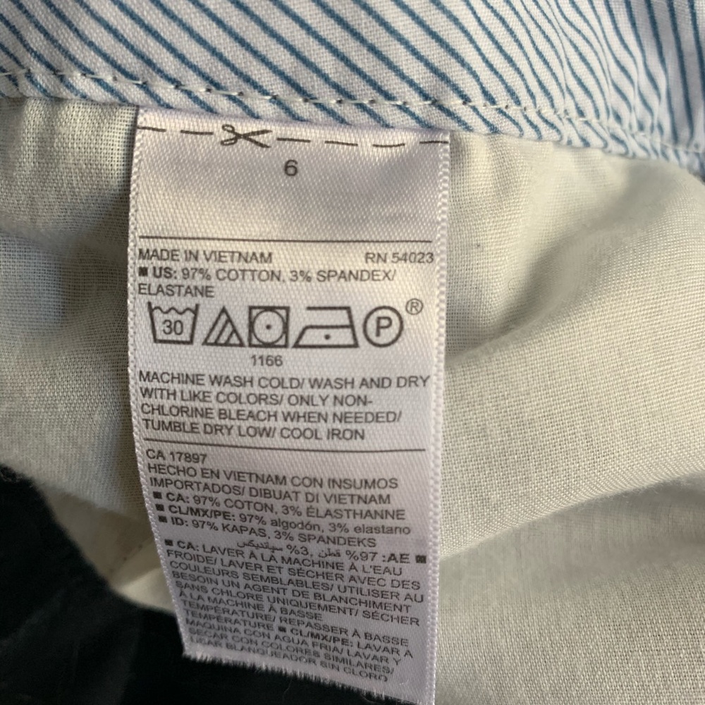 Like new Old Navy shorts - Picture 5 of 7